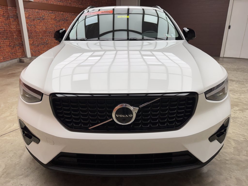 Used 2026 Volvo XC40 B5 Plus AWD/4WD image 9