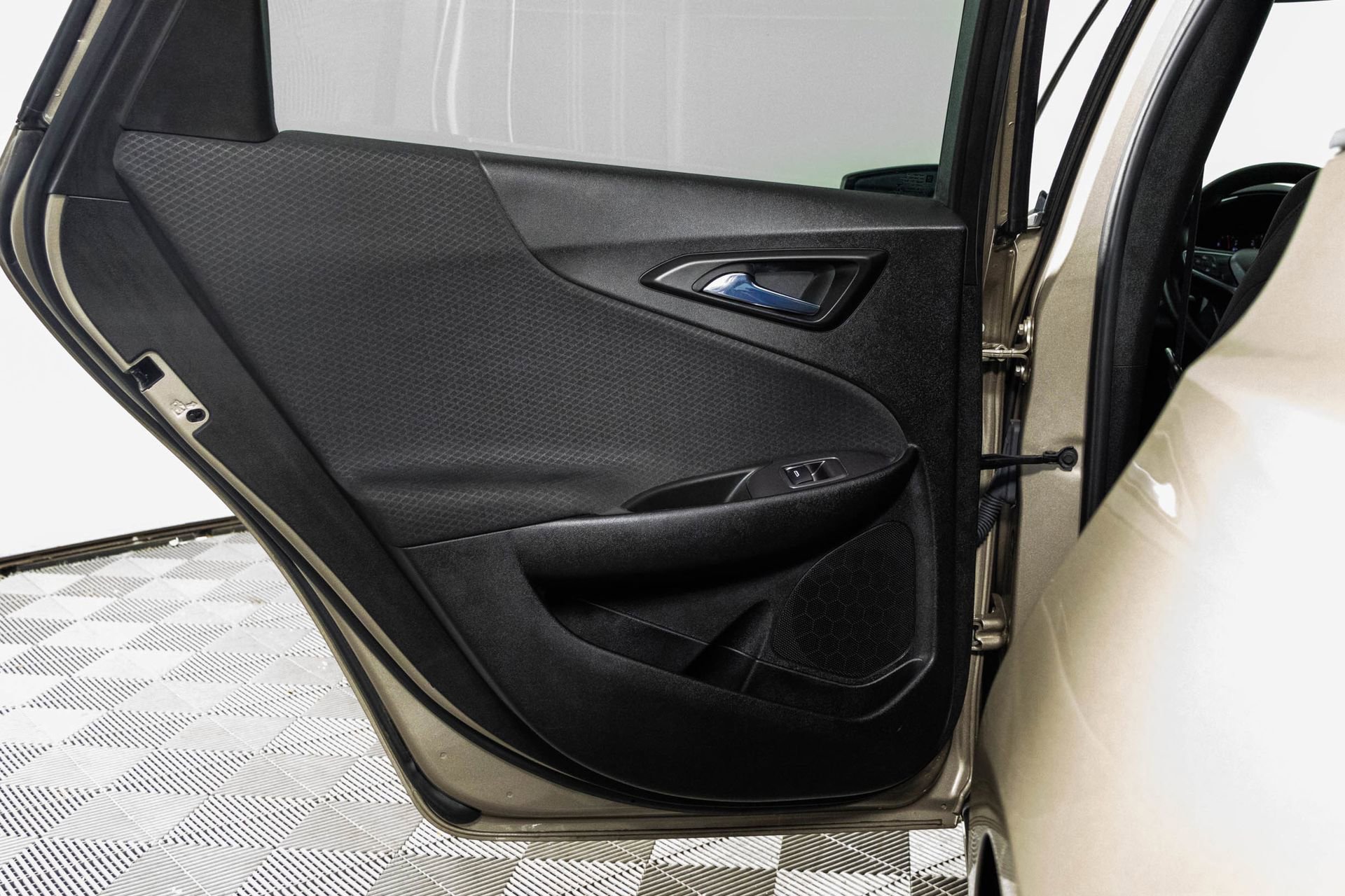 Used 2022 Chevrolet Malibu LS image 34