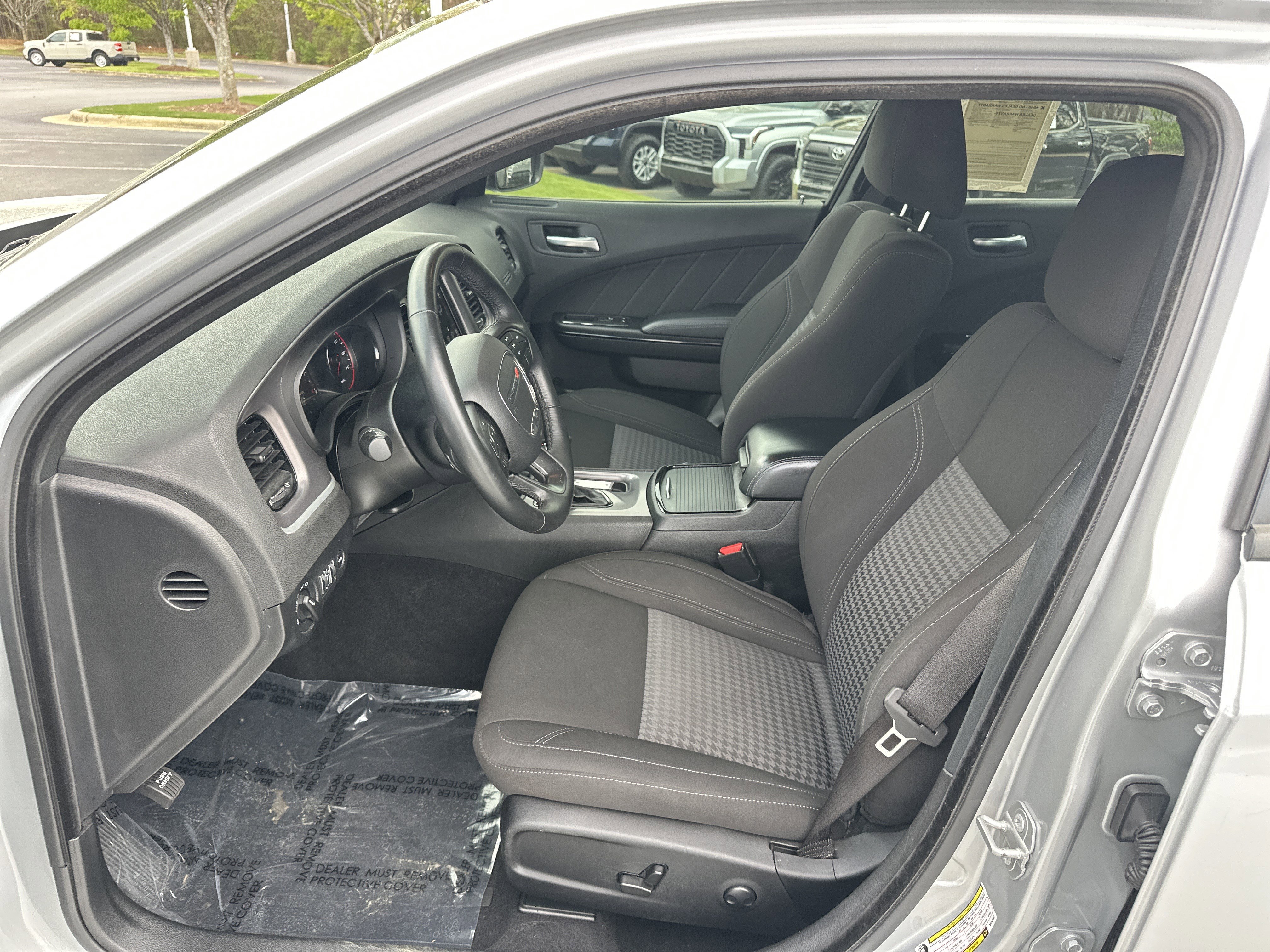 Used 2022 Dodge Charger SXT w/ Blacktop Package image 16