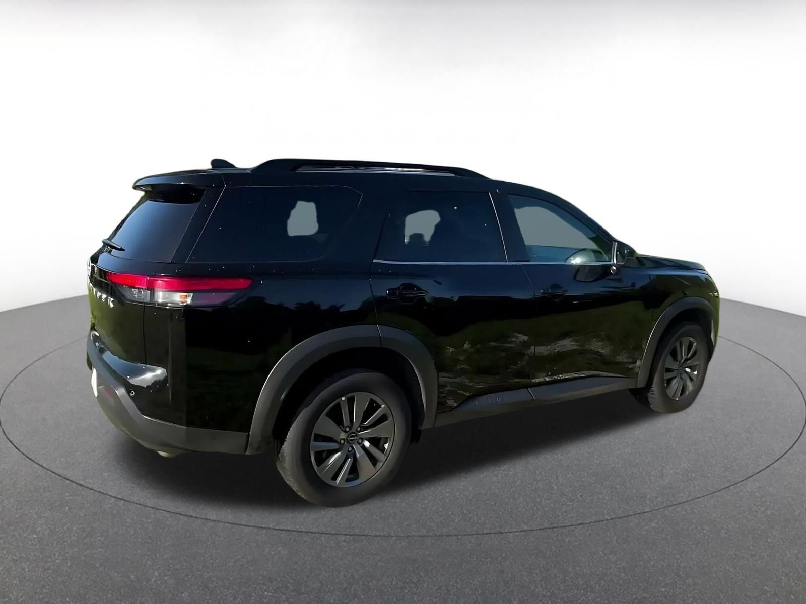 Used 2025 Nissan Pathfinder SV FWD image 13