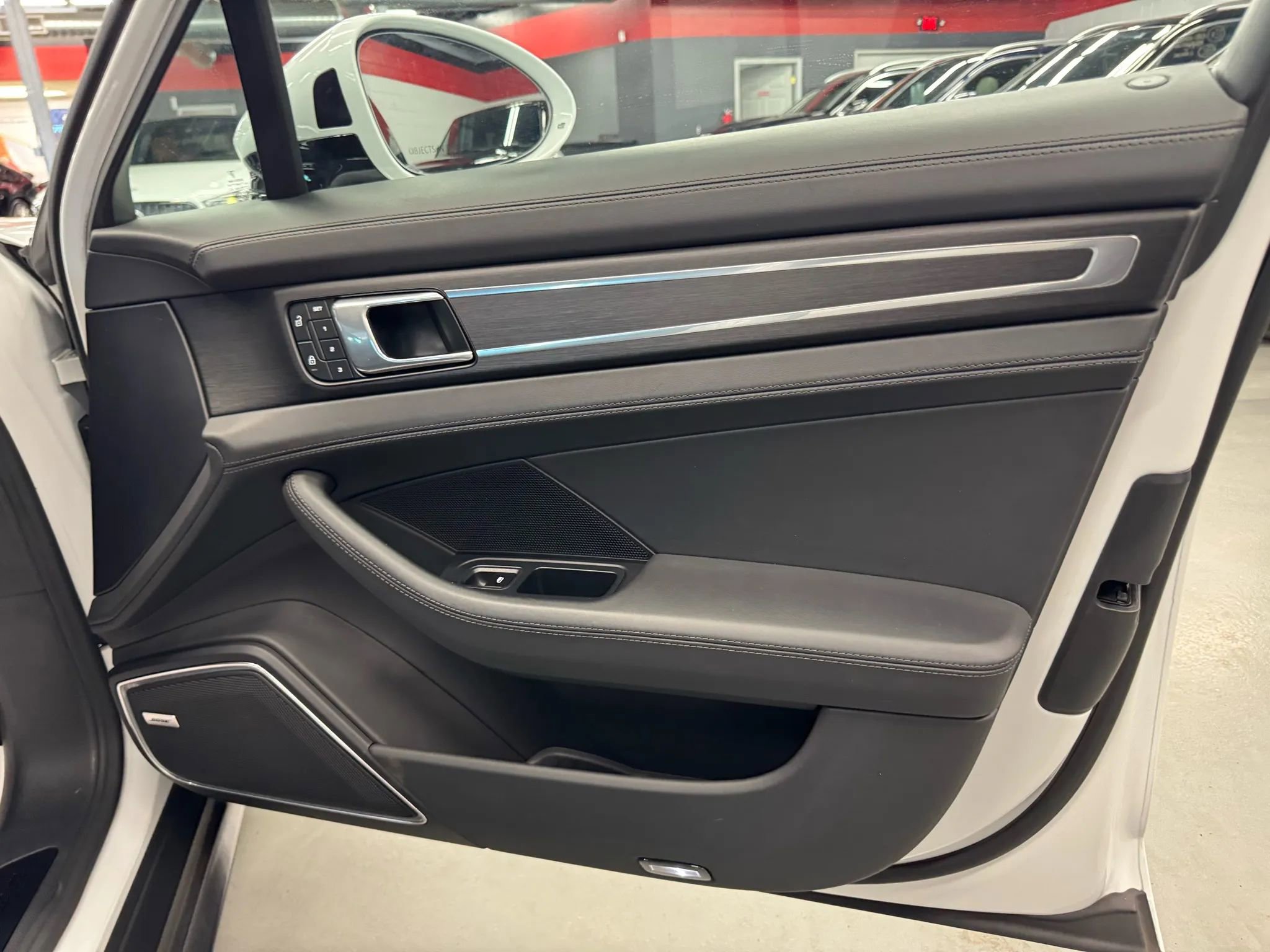 Used 2023 Porsche Panamera 4 Platinum Edition image 31