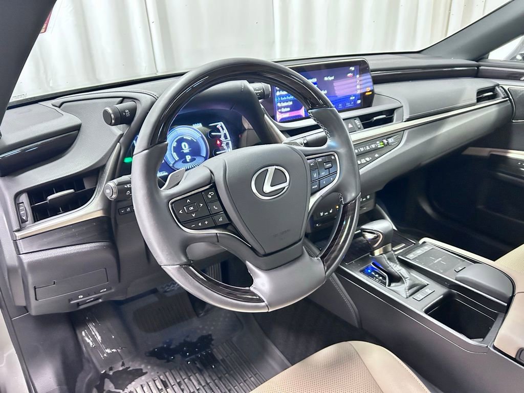 Used 2021 Lexus ES 300h w/ Premium Package image 2