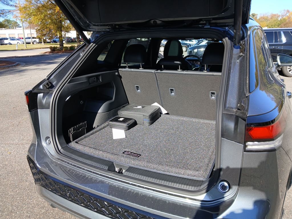 New 2026 Volkswagen Tiguan SE R-Line image 22