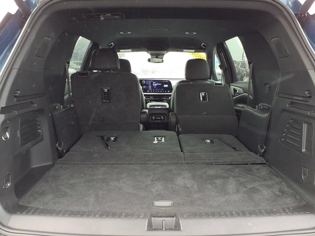 Used 2026 Chevrolet Traverse LT AWD/4WD image 12