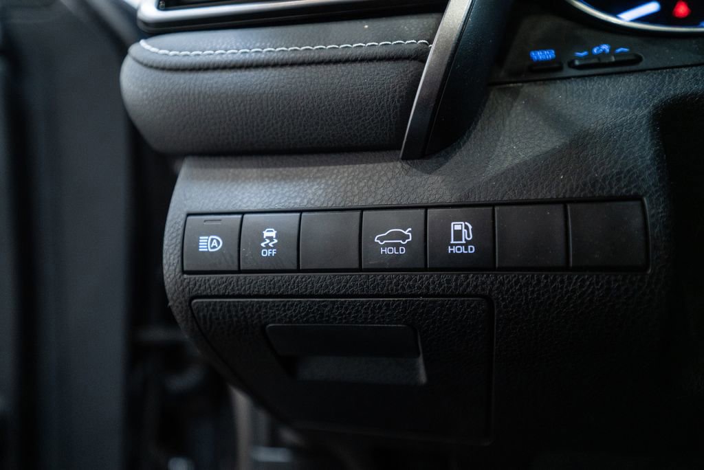 Certified 2020 Toyota Camry SE image 22