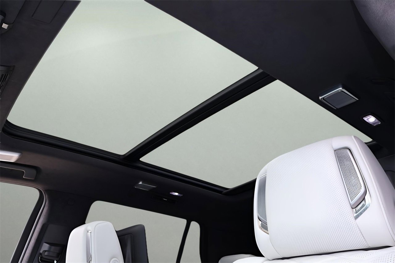 Certified 2025 Cadillac Escalade V w/ LPO, Floor Liner Package image 30