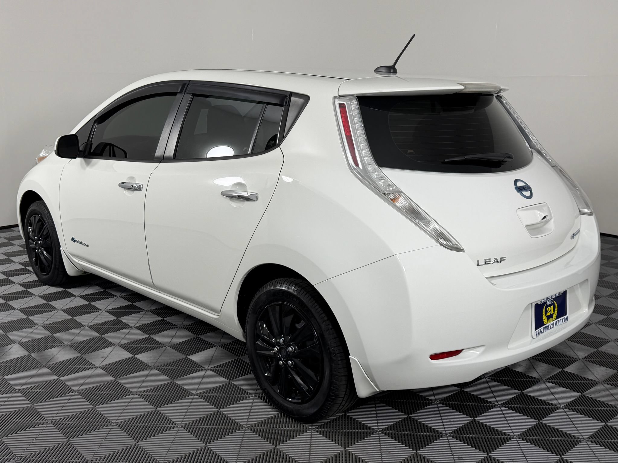 Used 2017 Nissan Leaf S FWD image 12