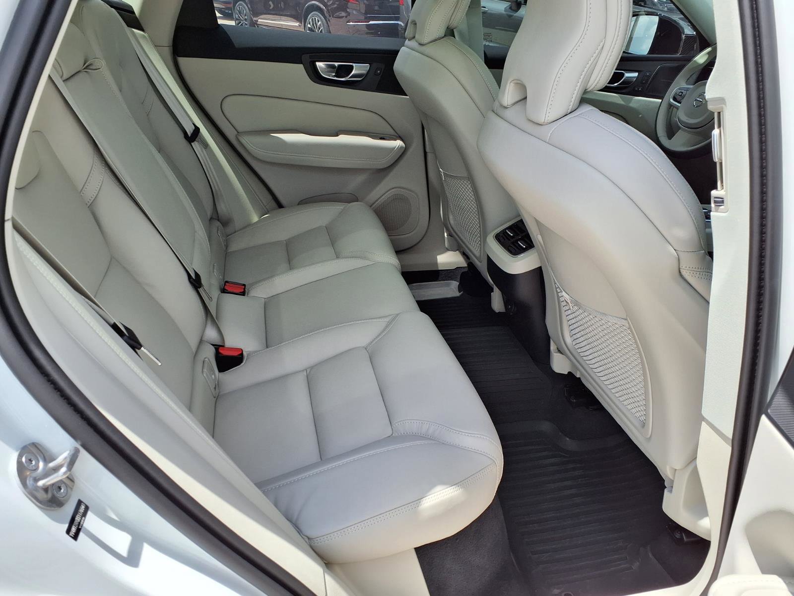Certified 2025 Volvo XC60 B5 Ultra w/ Protection Package Premier AWD/4WD image 15