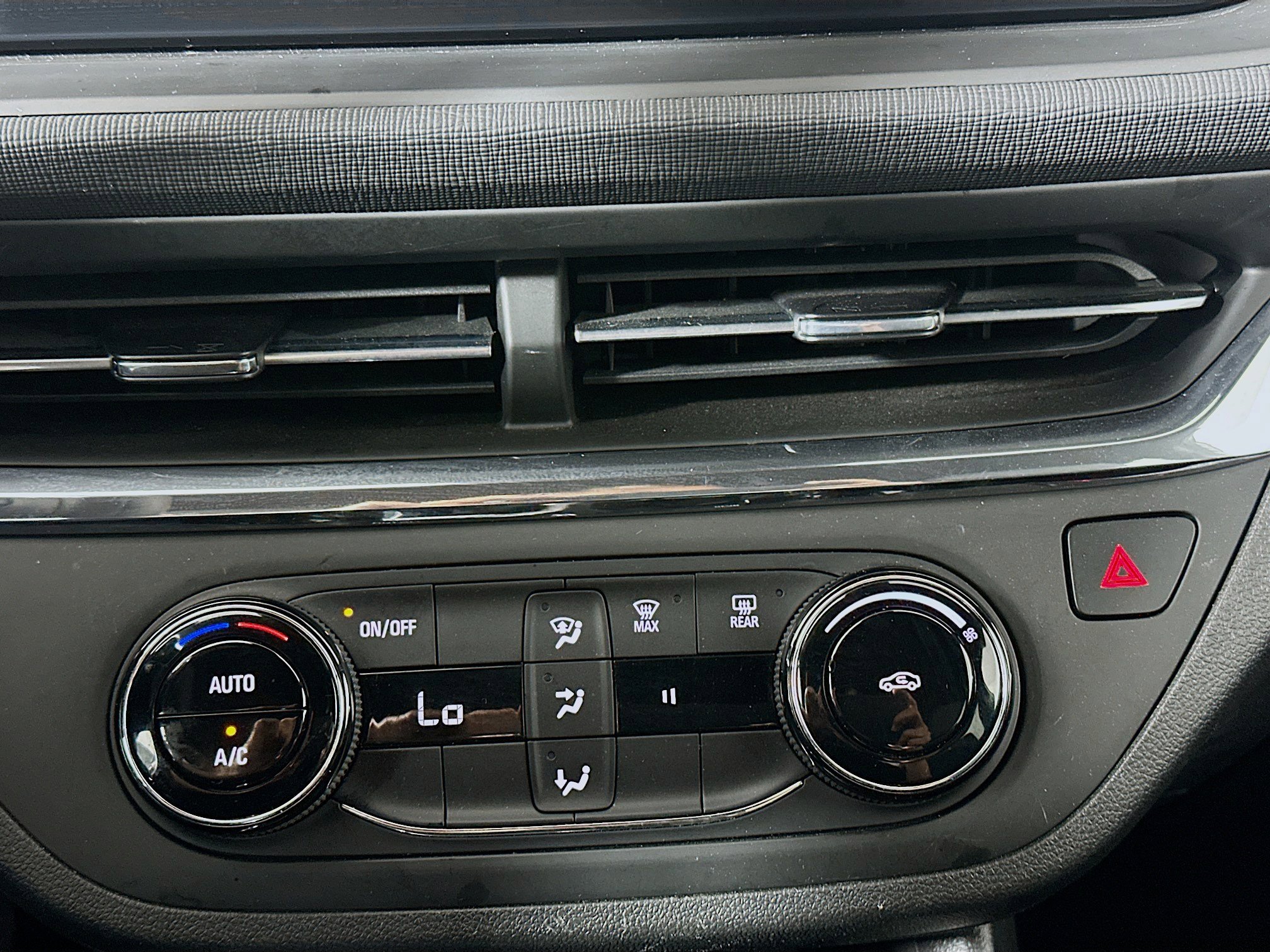 Used 2025 Buick Envista Preferred image 23