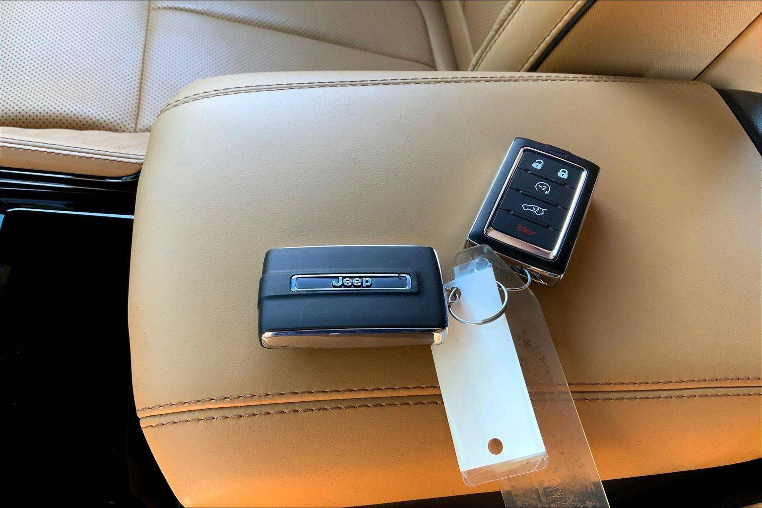 Used 2025 Jeep Grand Cherokee L Summit AWD/4WD image 12