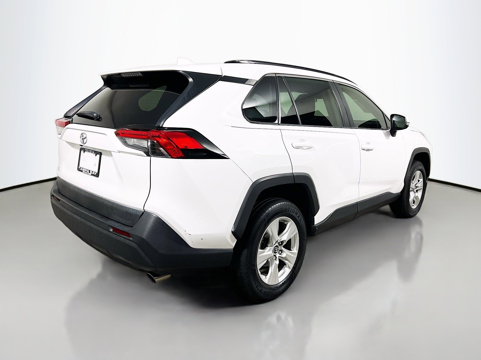Used 2020 Toyota RAV4 XLE w/ Convenience Package image 4