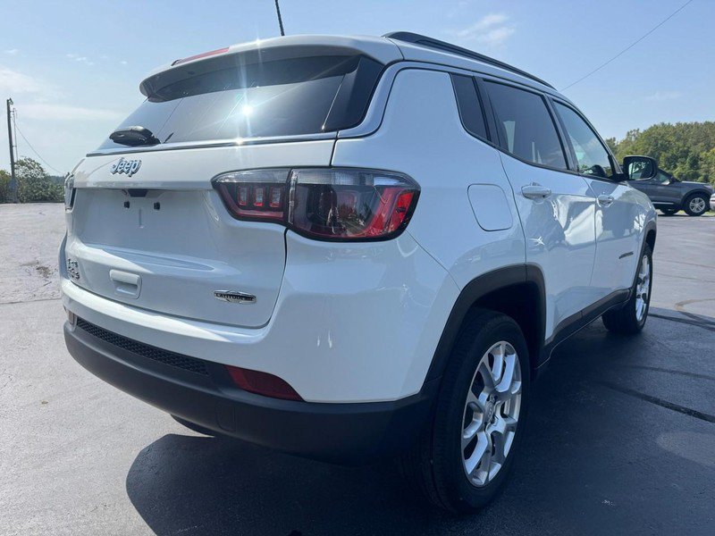 Used 2023 Jeep Compass Latitude AWD/4WD image 6