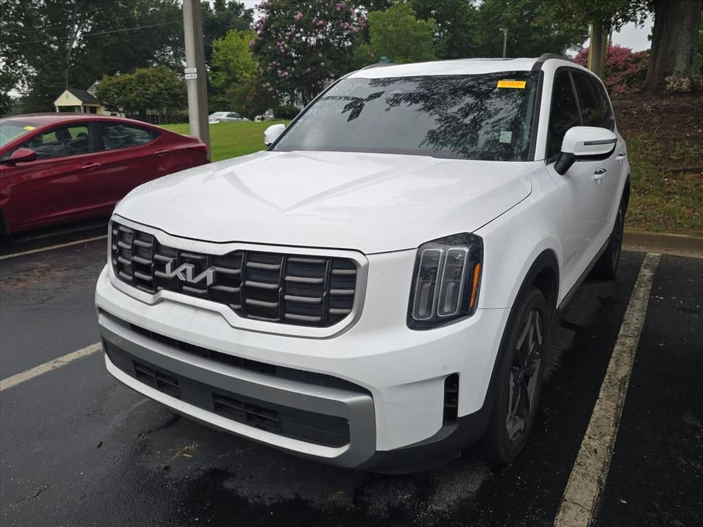 Certified 2023 Kia Telluride S w/ S Sunroof Package FWD image 3