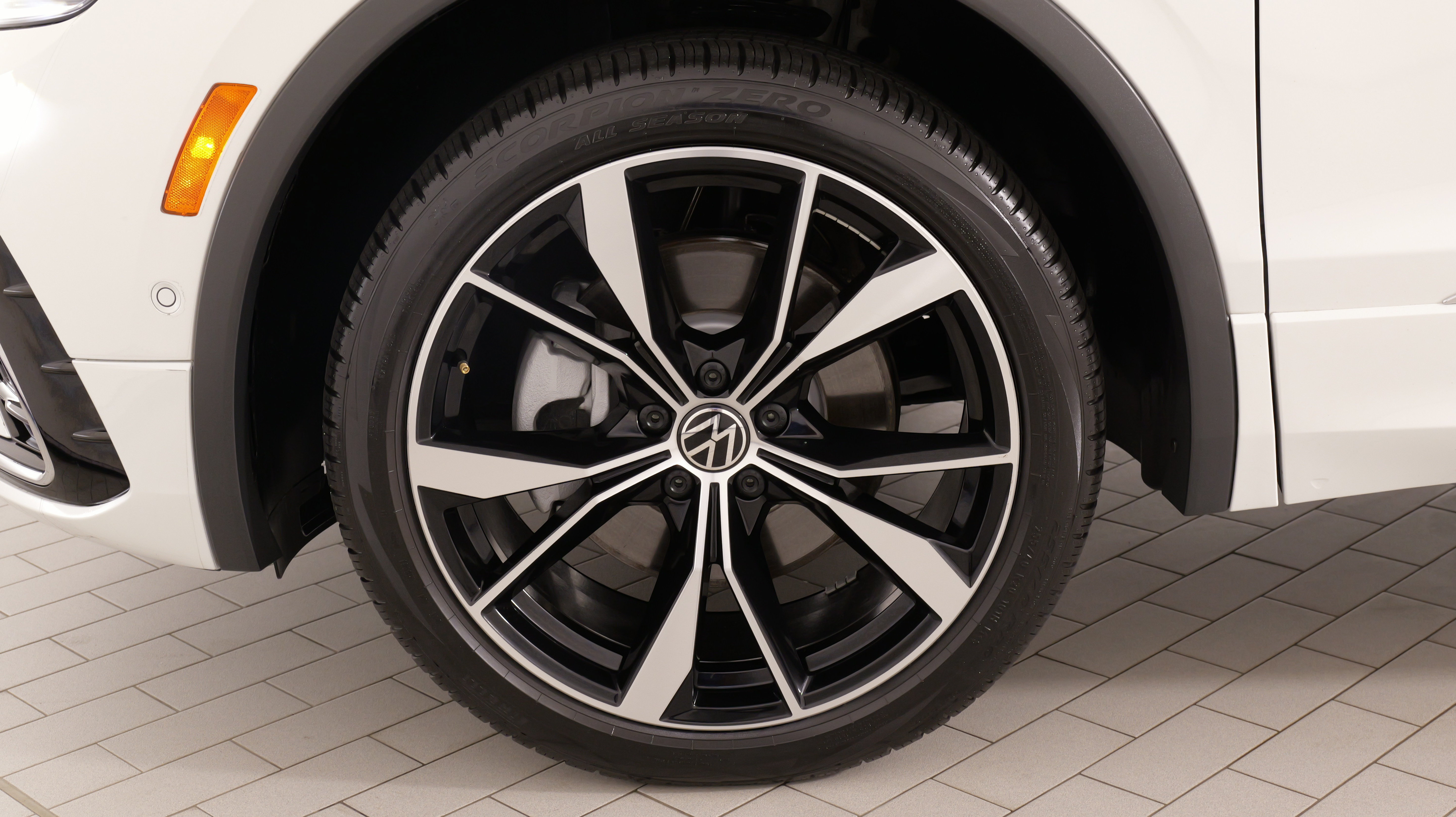 Used 2024 Volkswagen Tiguan SEL R-Line AWD/4WD image 61