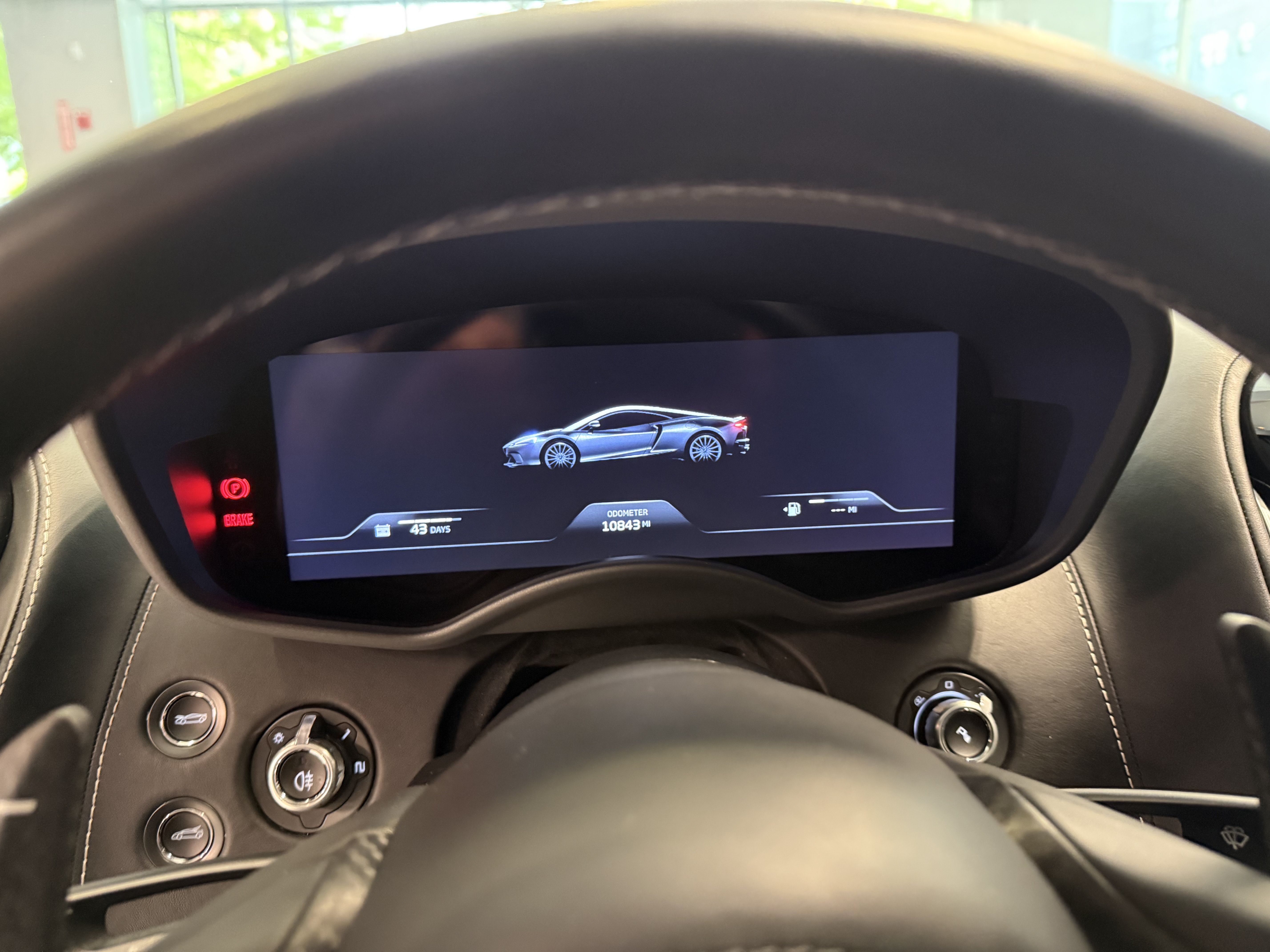 Used 2023 McLaren GT RWD image 3