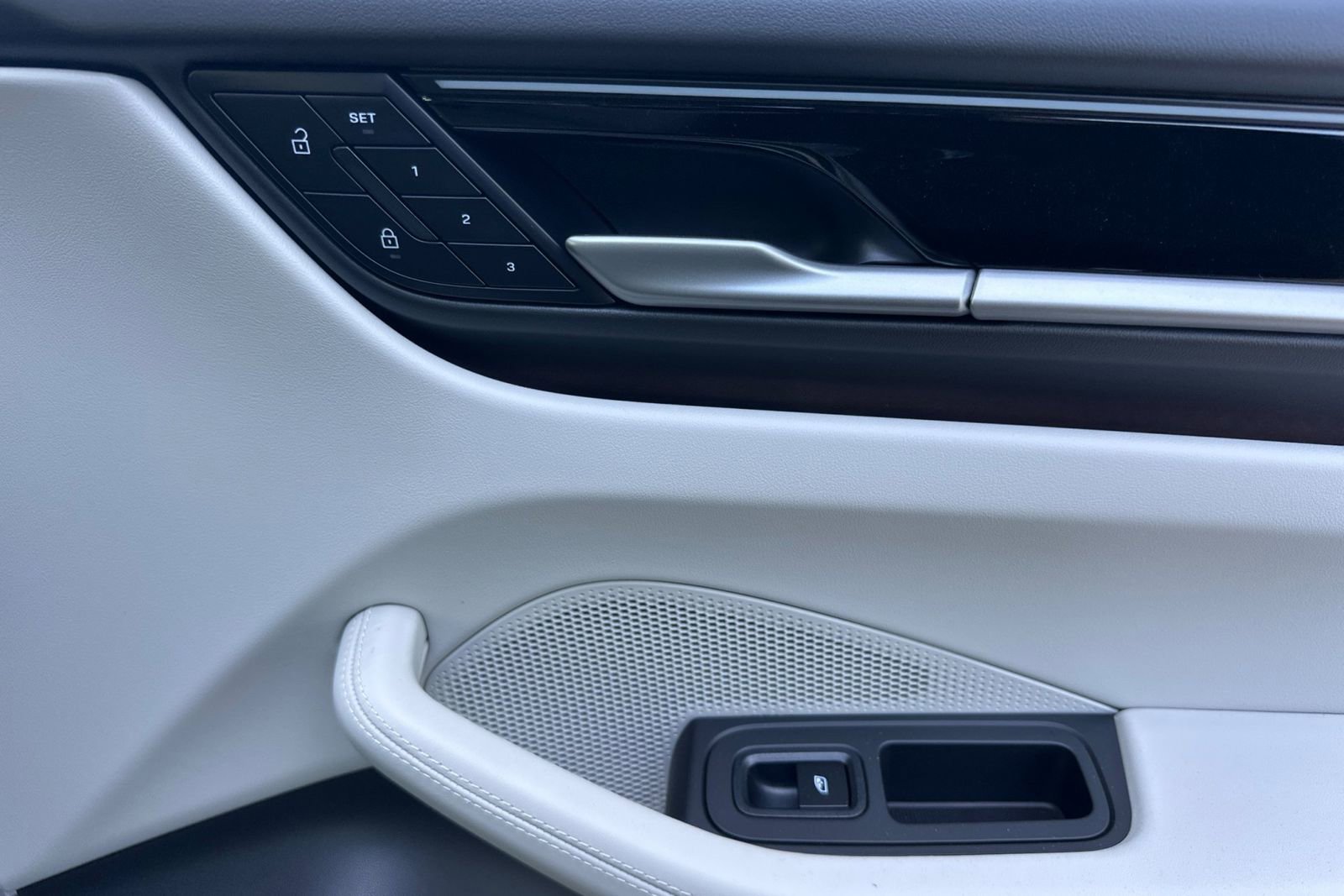 New 2026 Porsche Macan Electric RWD image 20