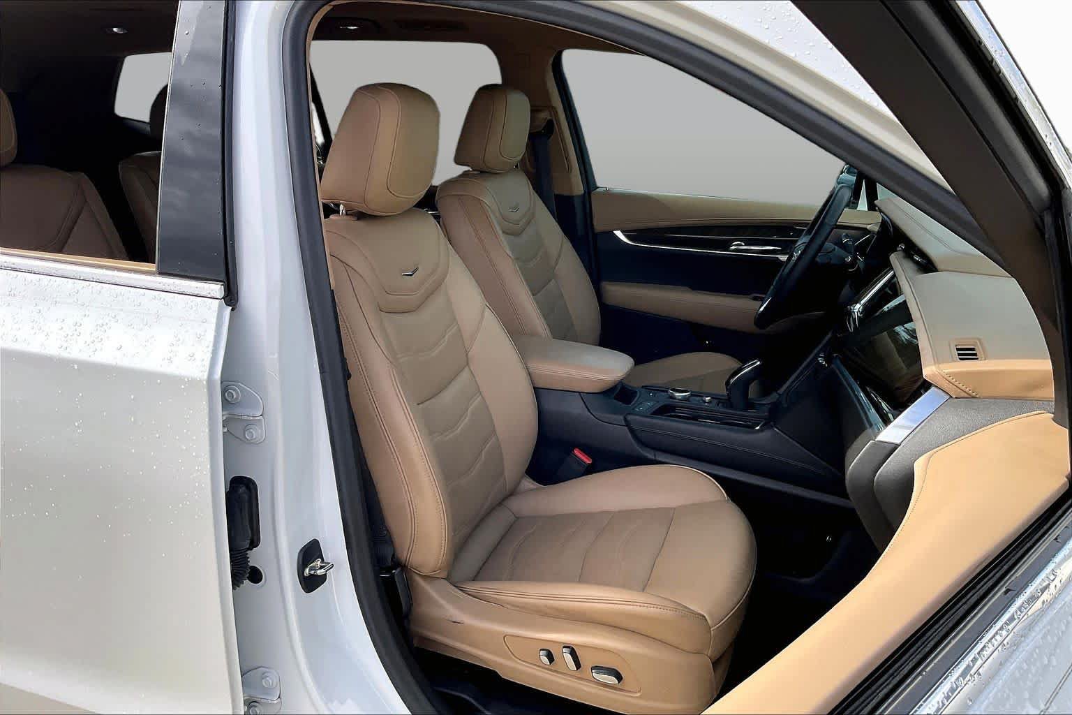 Used 2021 Cadillac XT6 Premium Luxury w/ Platinum Package FWD image 7