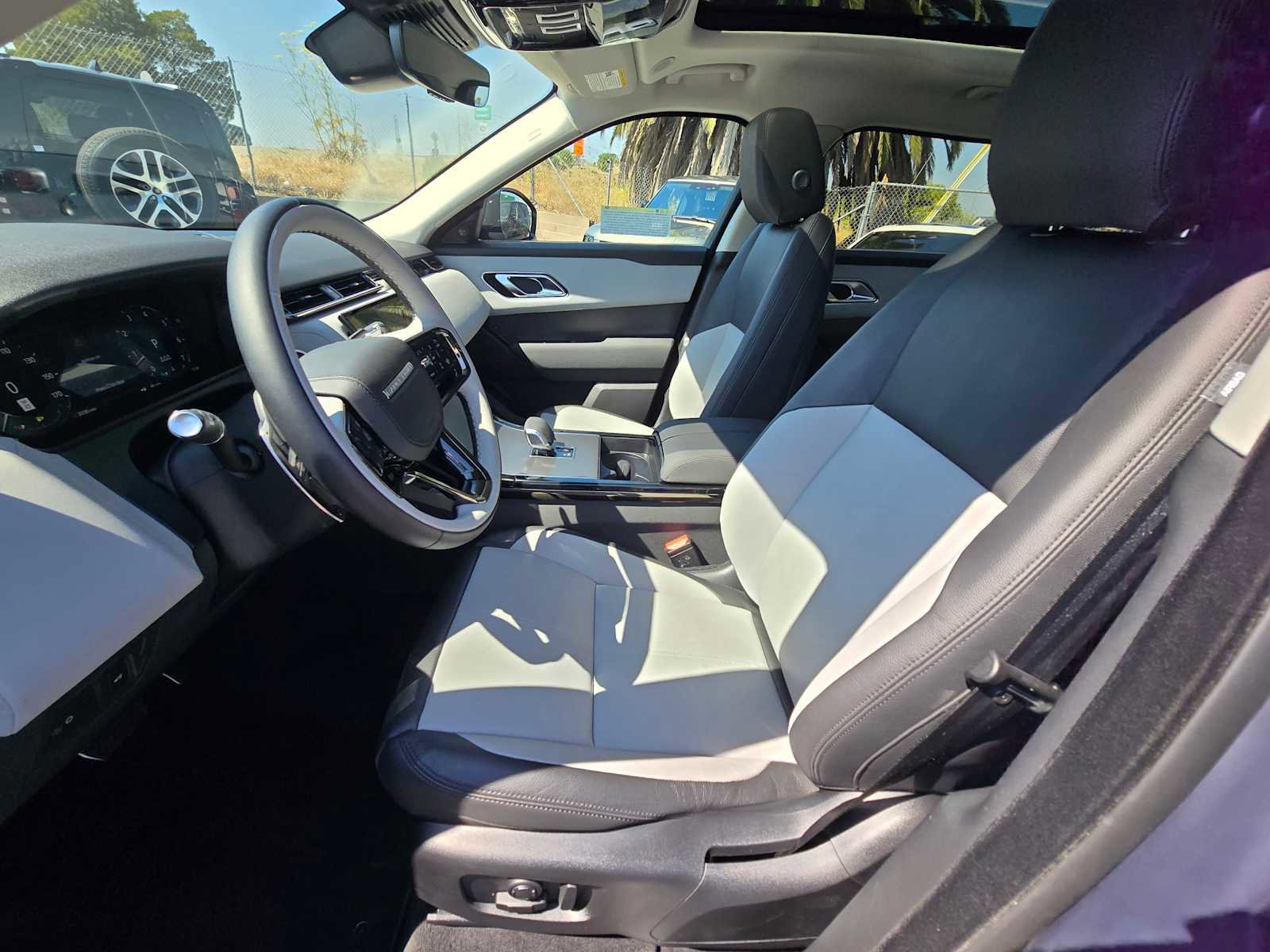 Certified 2025 Land Rover Range Rover Velar Dynamic SE AWD/4WD image 22