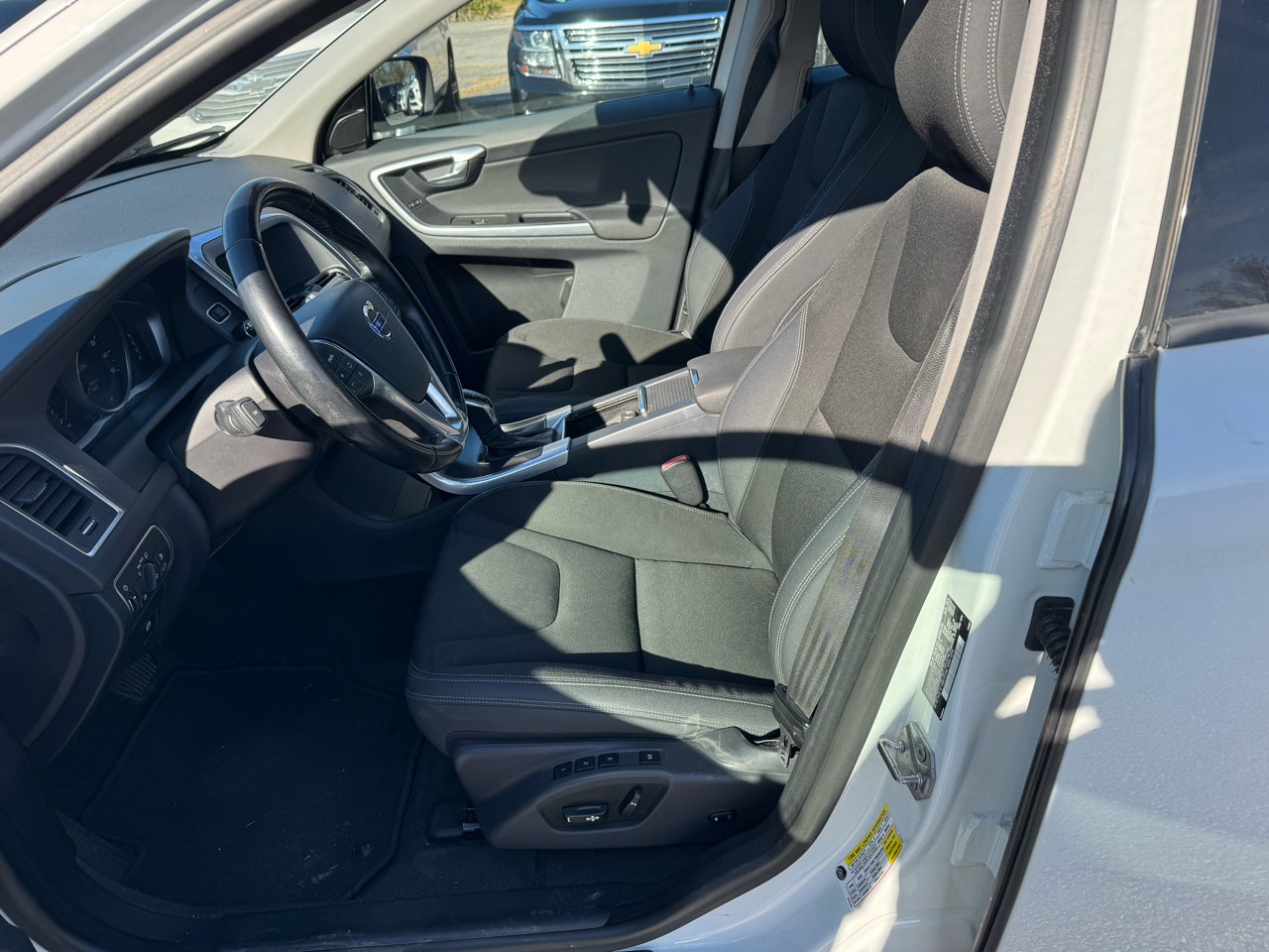 Used 2015 Volvo XC60 T5 image 9