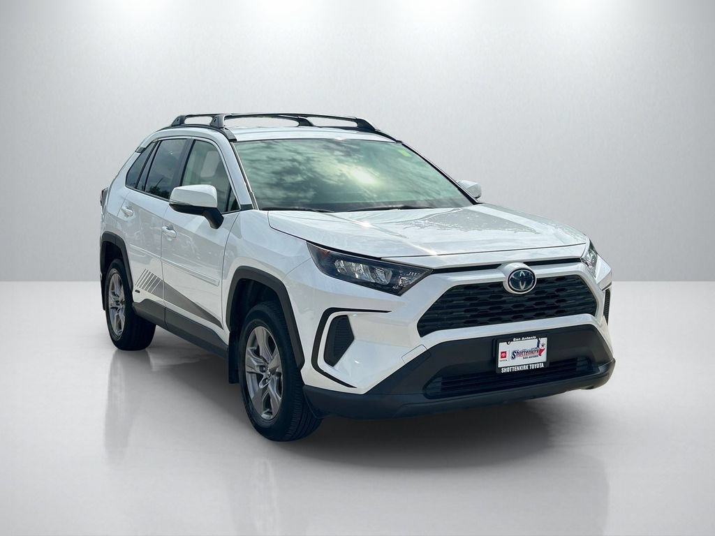 Used 2022 Toyota RAV4 LE AWD/4WD image 3