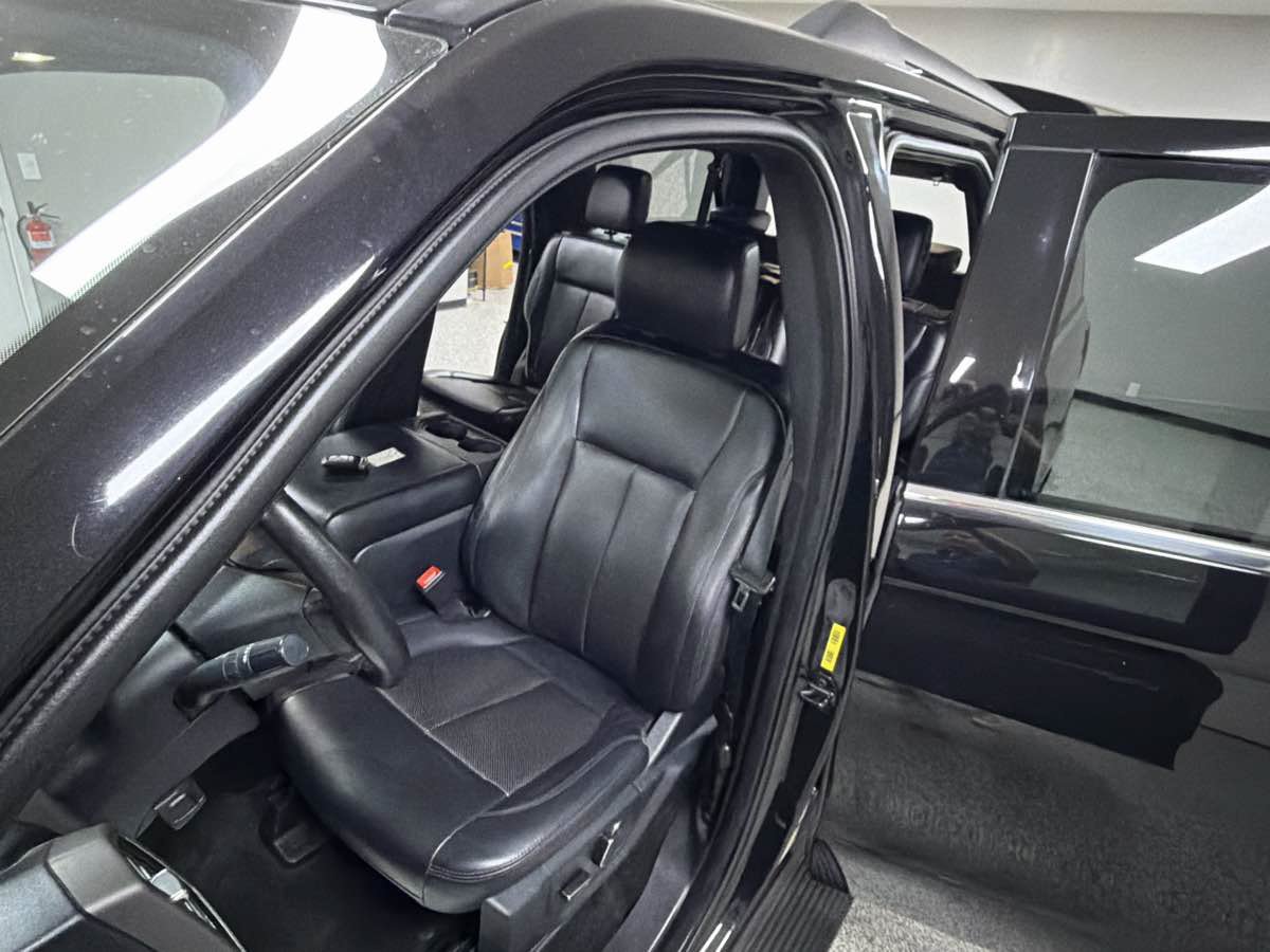 Used 2019 Ford Expedition Max XLT w/ Equipment Group 201A AWD/4WD image 12