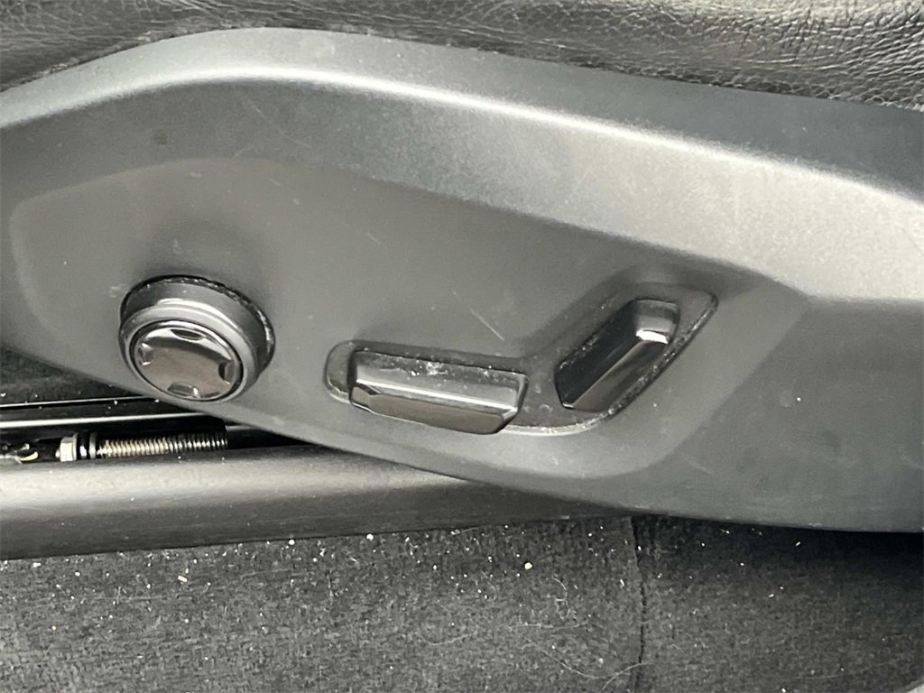 Used 2016 Volvo XC90 T6 Momentum w/ Momentum Plus Package image 22