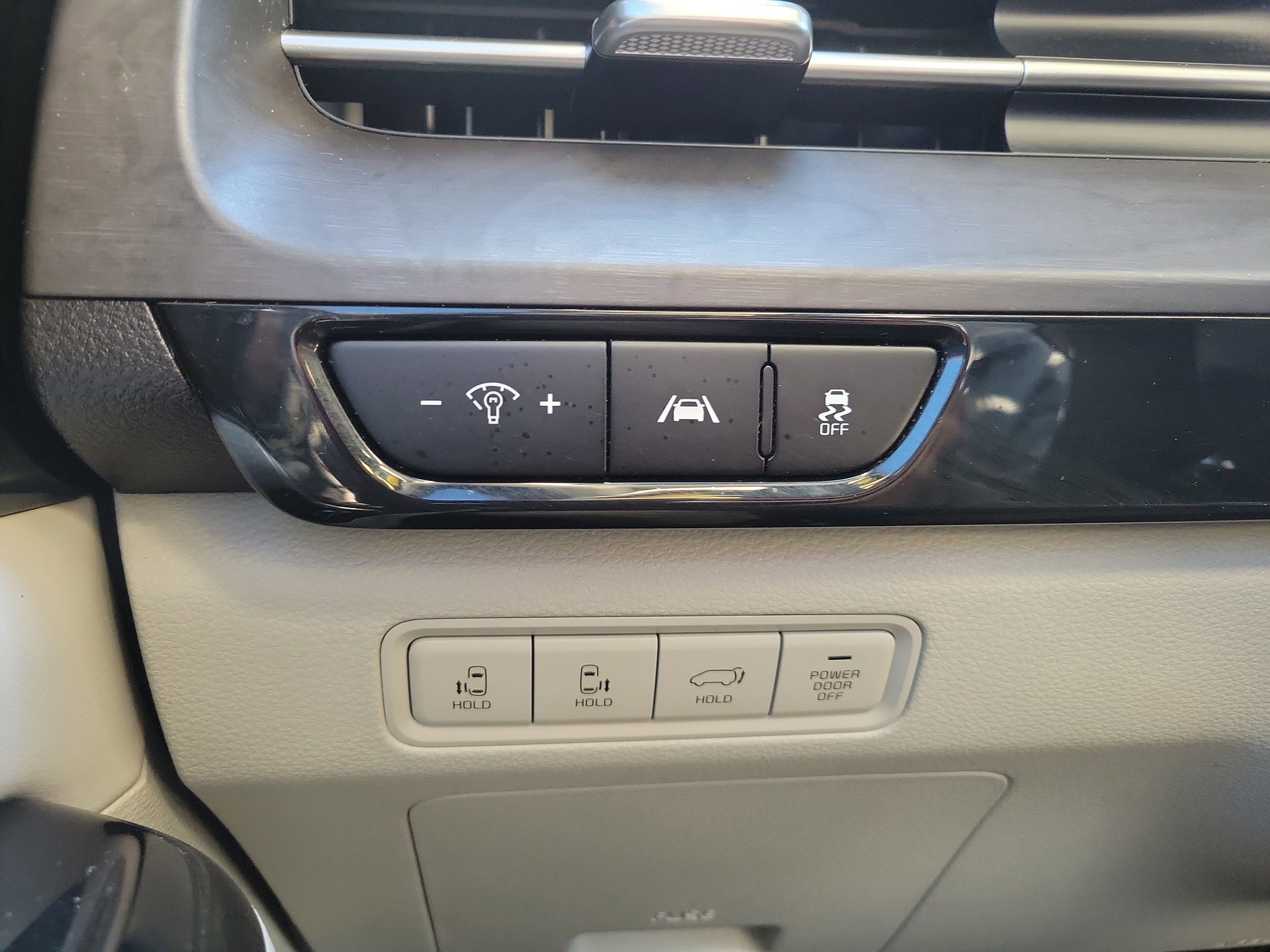 Certified 2022 Kia Carnival EX image 24