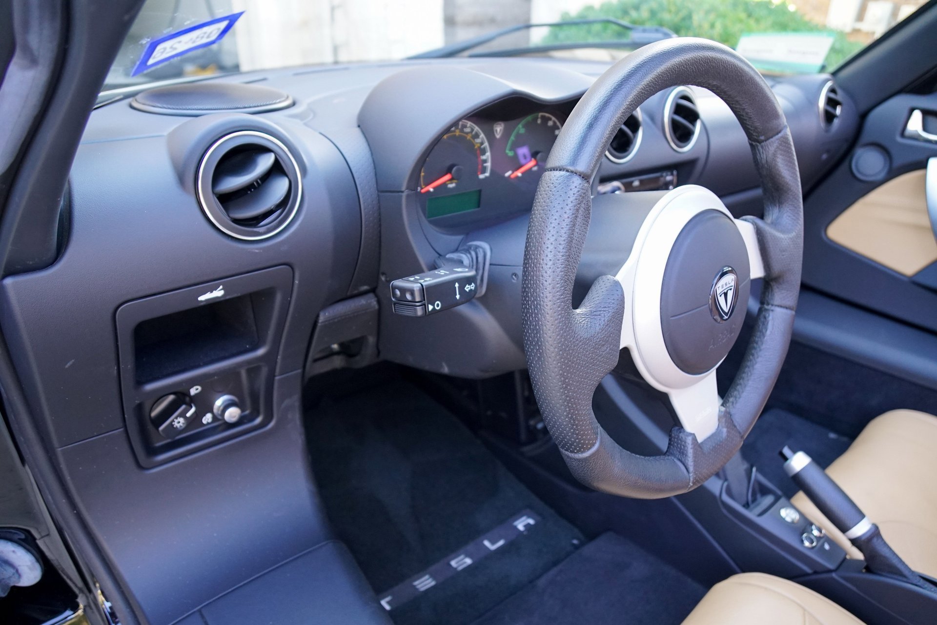 Used 2010 Tesla Roadster RWD image 23
