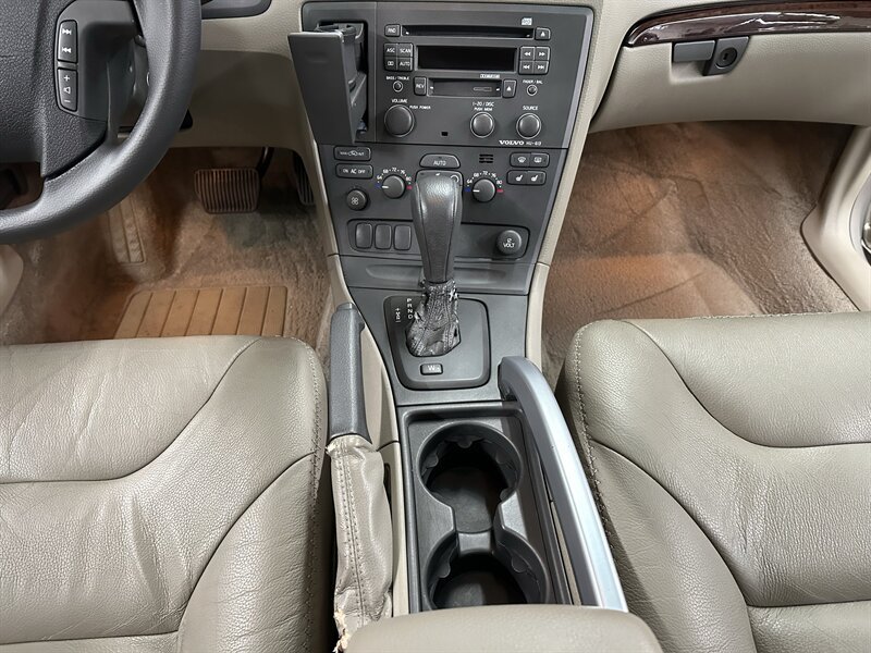 Used 2002 Volvo V70 Cross Country AWD/4WD image 21