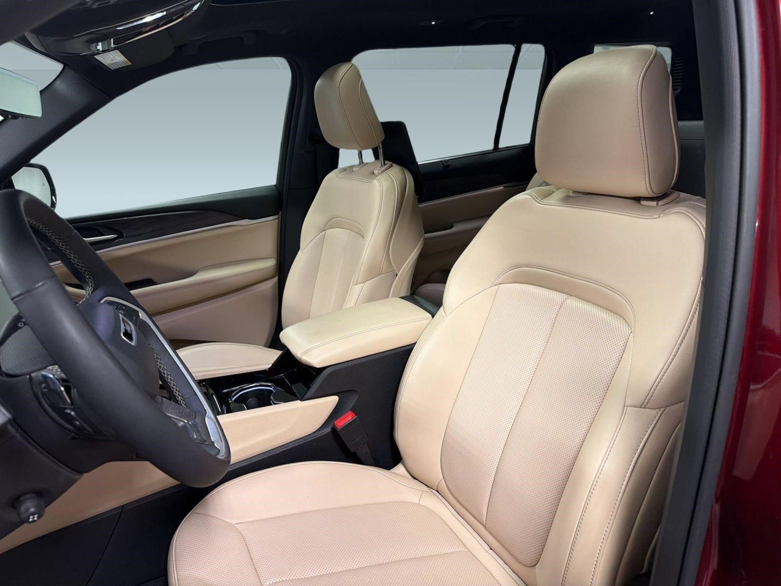 Used 2023 Jeep Grand Cherokee L Limited w/ Luxury Tech Group II RWD image 4