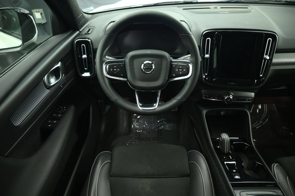 Used 2022 Volvo XC40 T5 R-Design AWD/4WD image 5