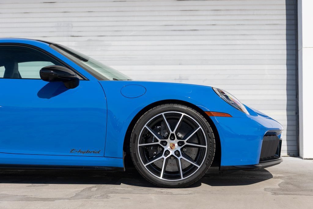 Certified 2025 Porsche 911 Carrera 4 GTS AWD/4WD image 9