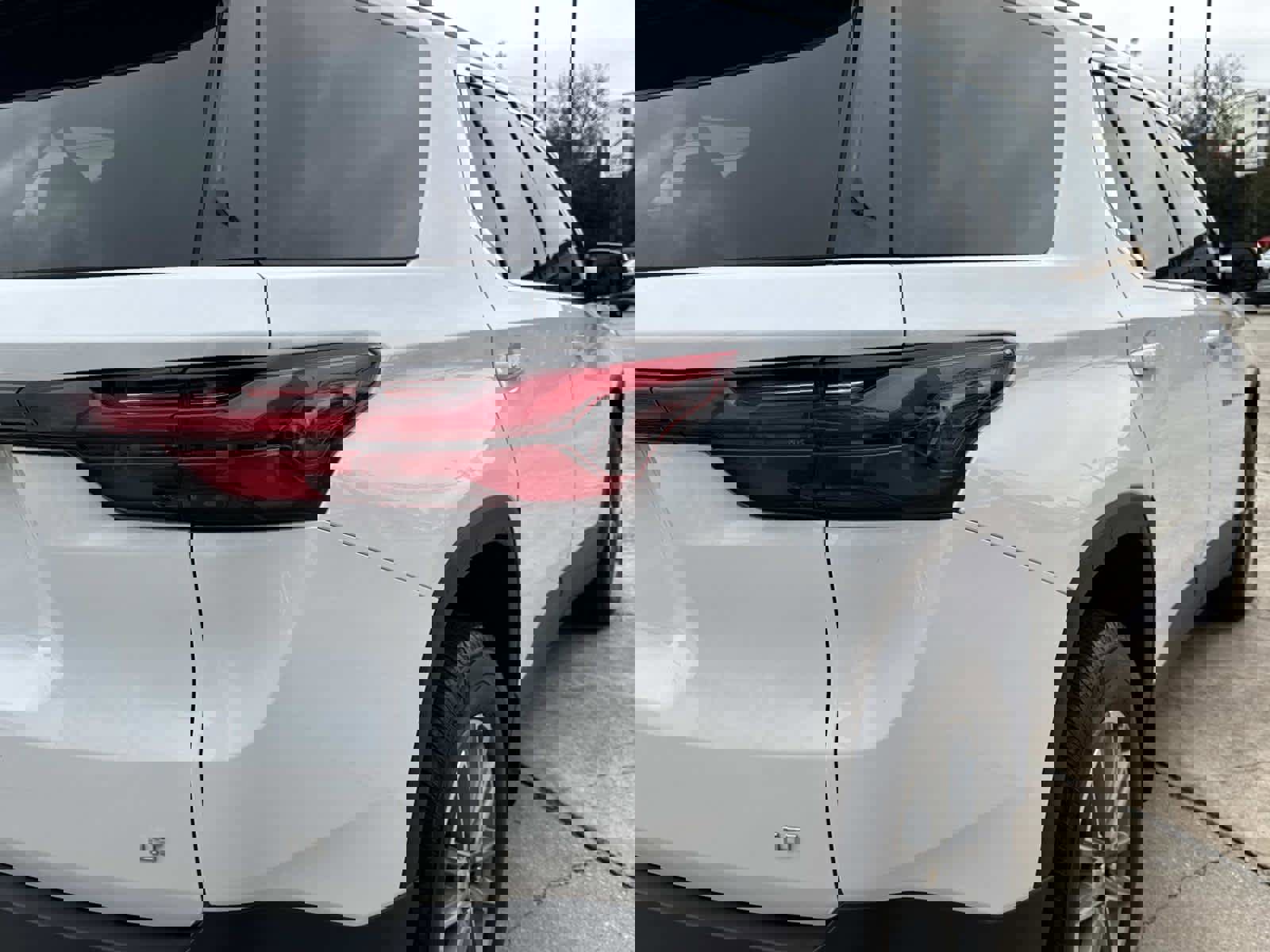 Used 2023 Chevrolet Traverse LT image 13