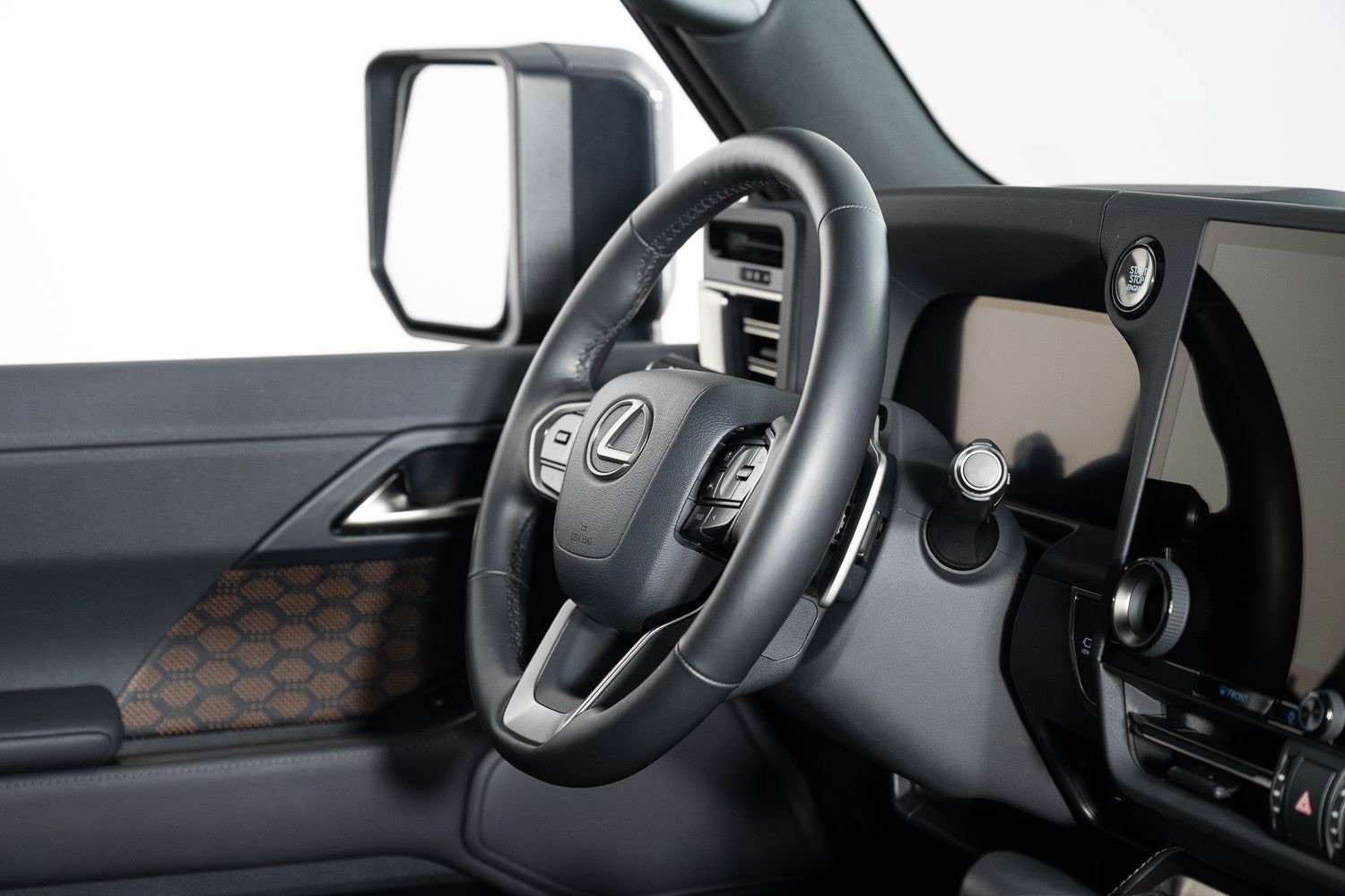 Used 2025 Lexus GX 550 w/ Accessory Package (2T) AWD/4WD image 27
