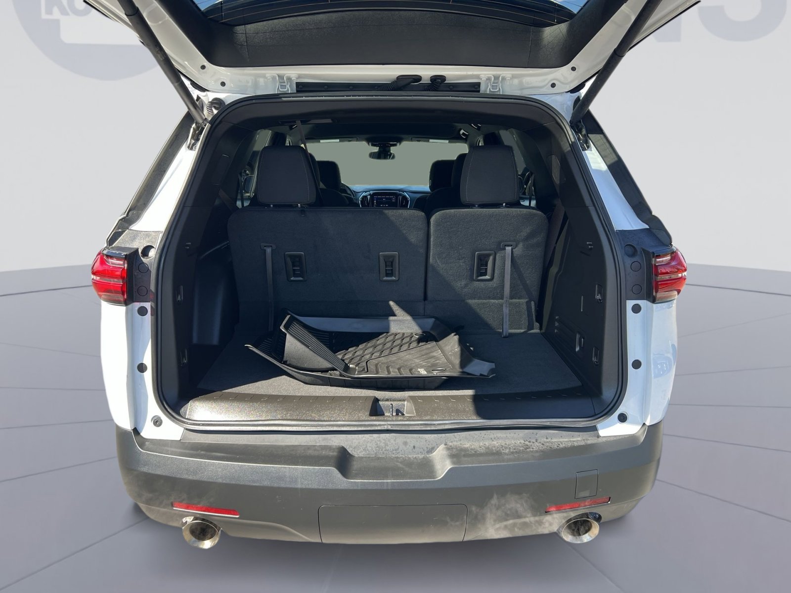 Used 2023 Chevrolet Traverse LT image 25