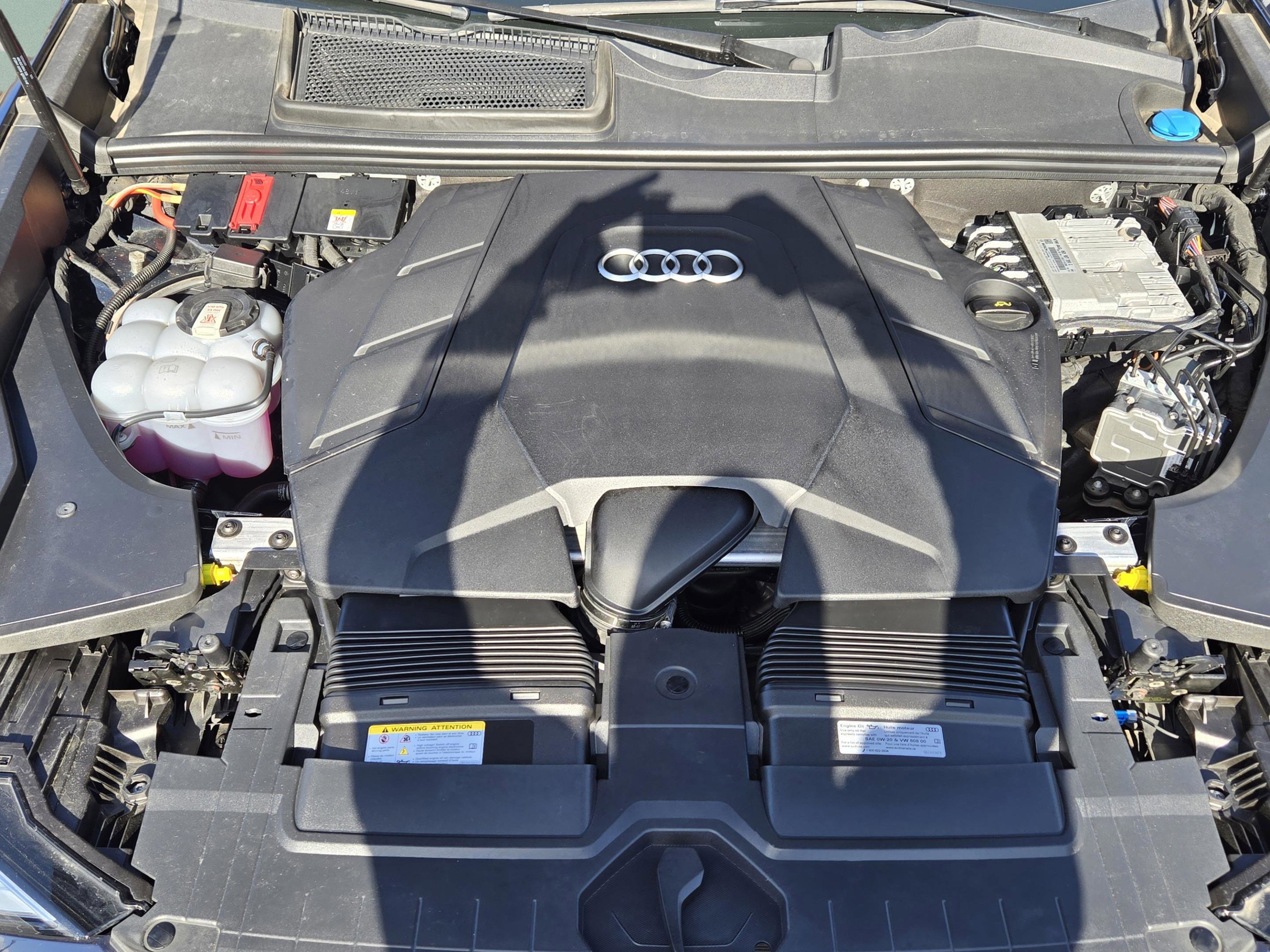 Used 2023 Audi Q8 Premium image 33