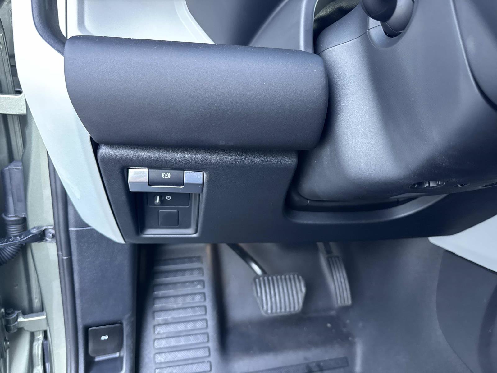 Certified 2024 Land Rover Defender 130 S image 33