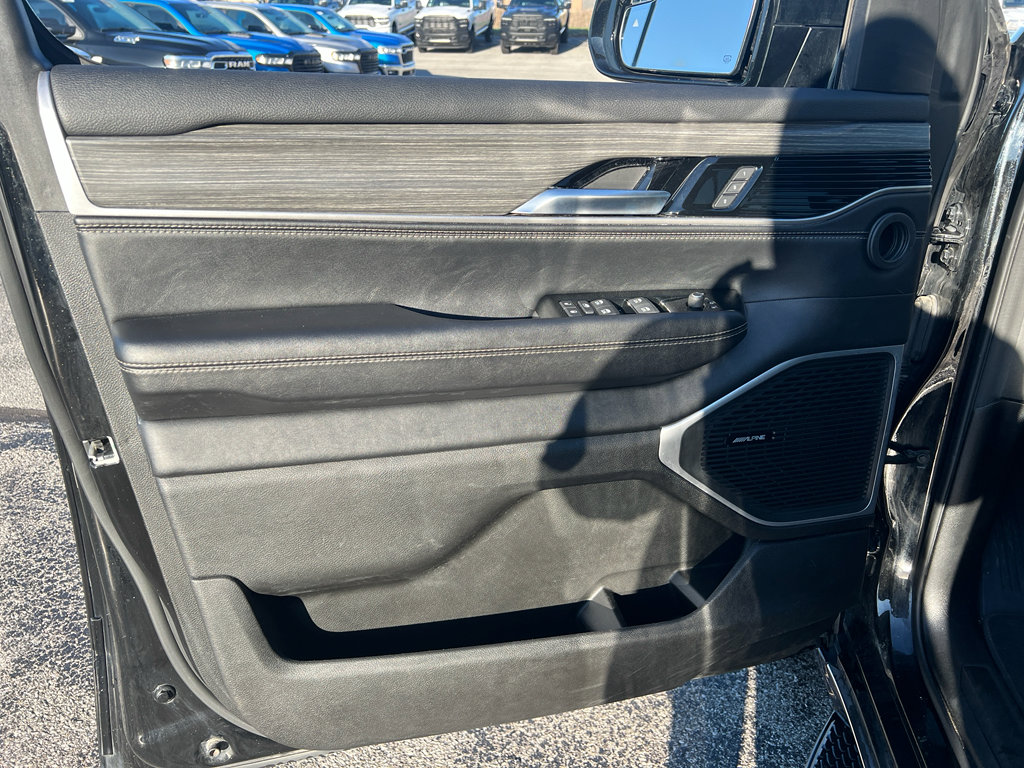 Used 2024 Jeep Wagoneer L Series II w/ Flexible Seating Group image 12