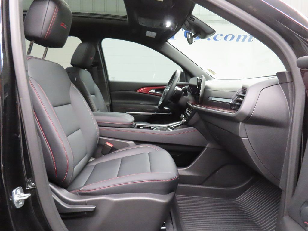 Used 2025 Chevrolet Traverse Z71 image 32