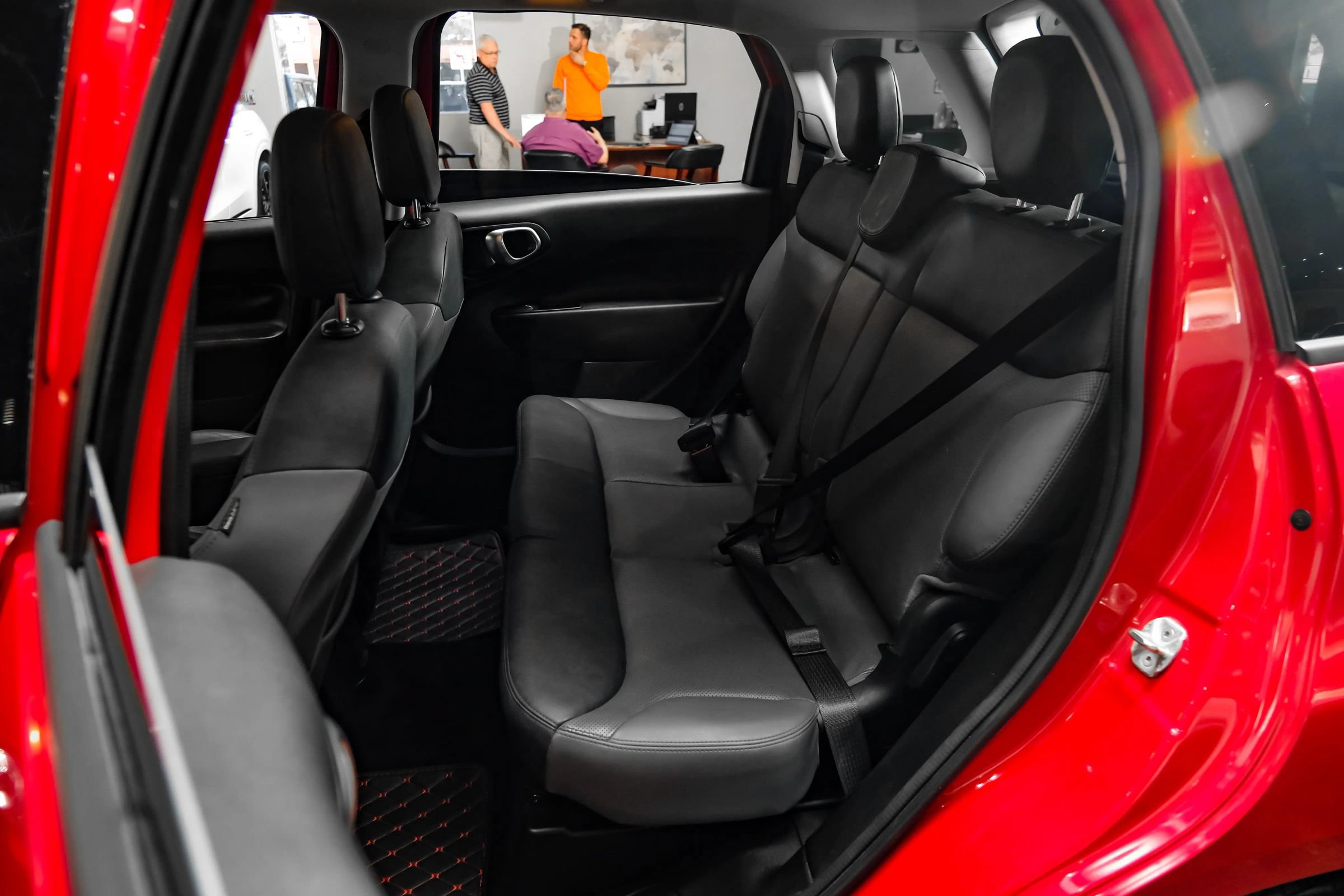 Used 2017 FIAT 500L Lounge w/ Dual-Pane Sunroof Package FWD image 36