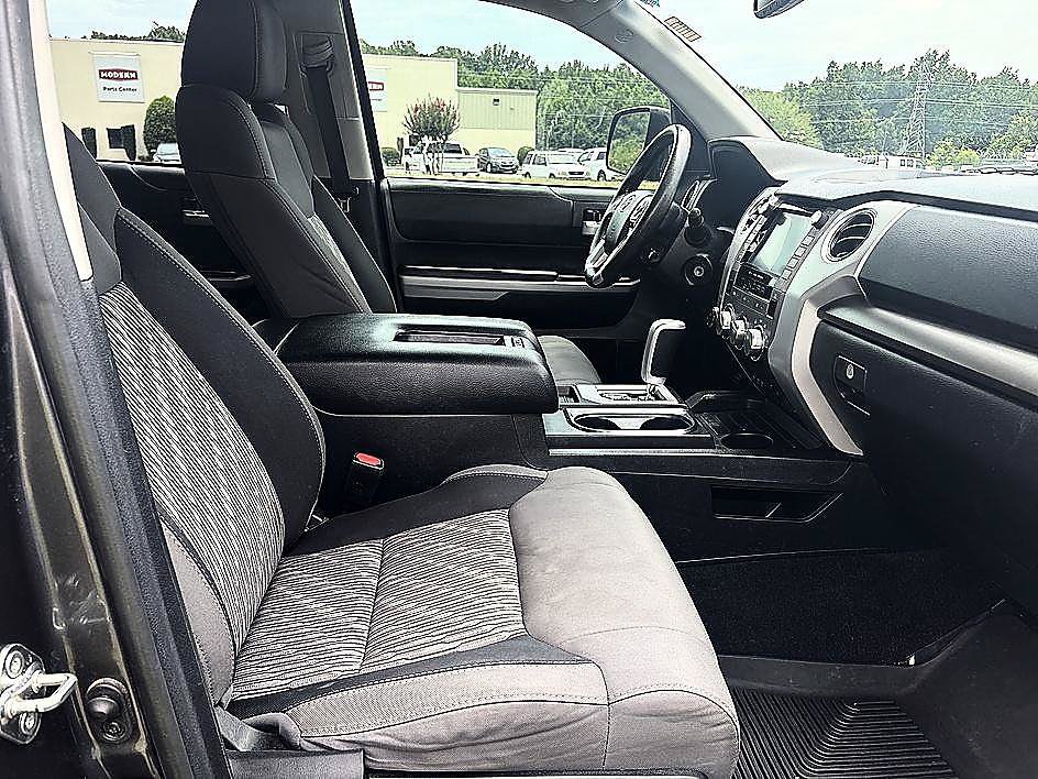 Used 2020 Toyota Tundra SR5 w/ SR5 Convenience Package AWD/4WD image 19