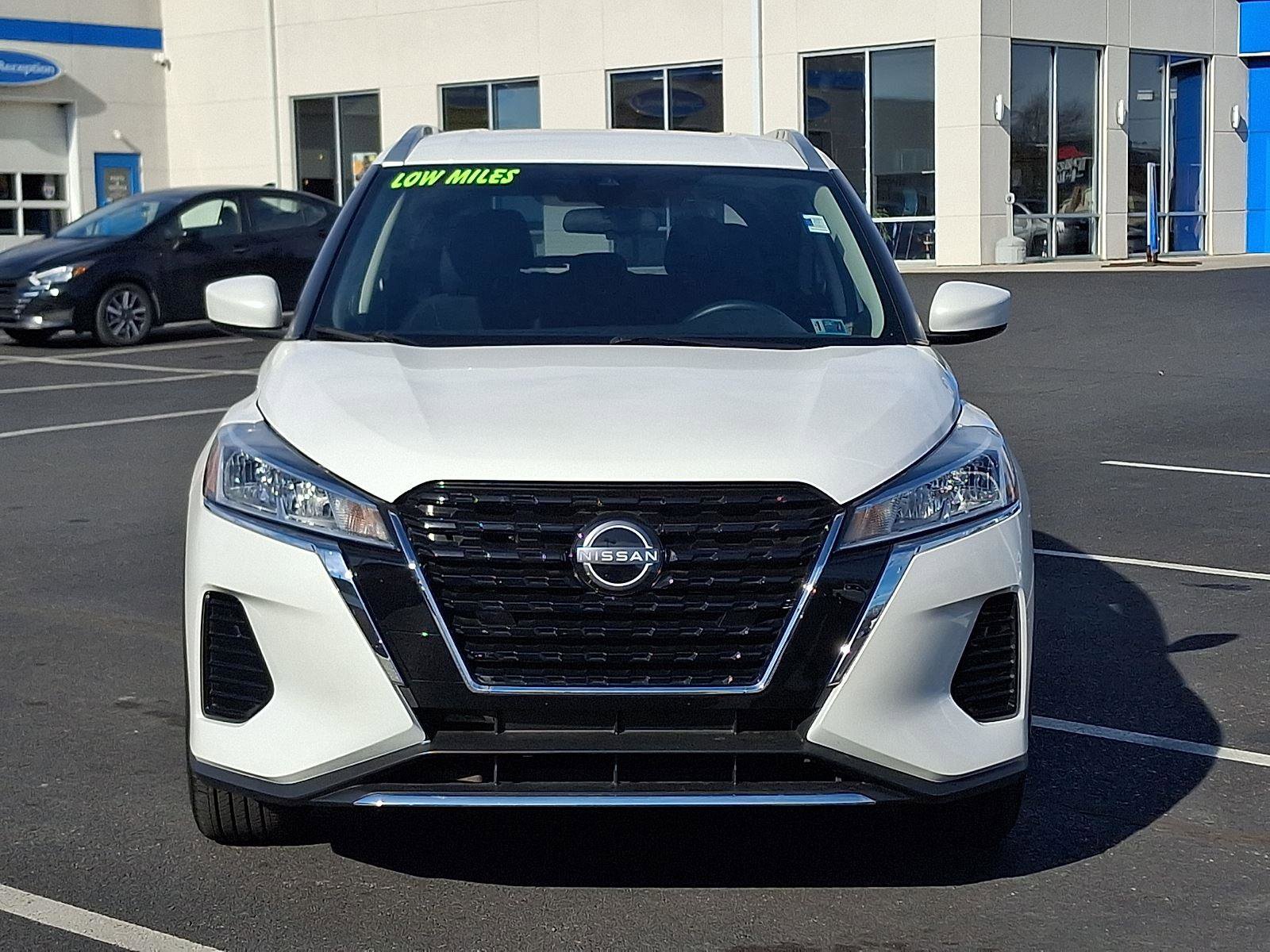 Used 2024 Nissan Kicks SV image 2