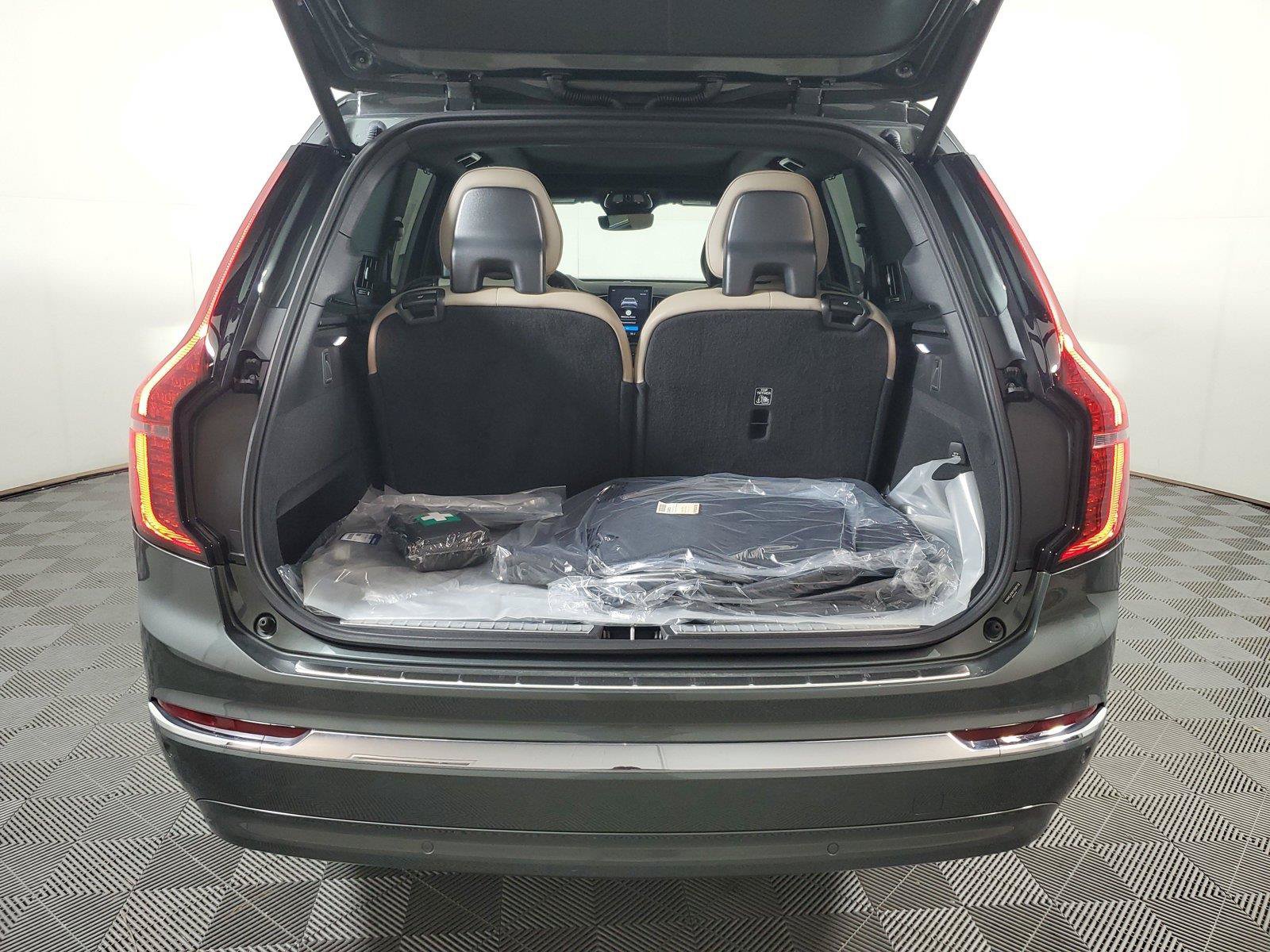 New 2027 Volvo XC90 B6 Ultra AWD/4WD image 9