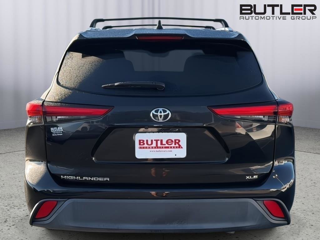 Used 2022 Toyota Highlander XLE FWD image 4