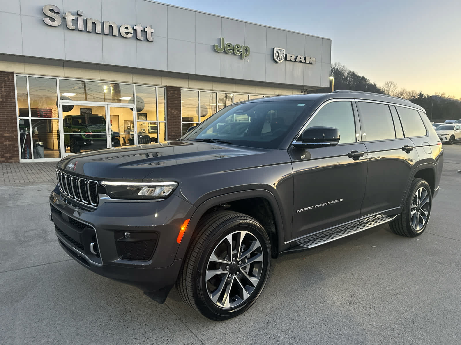 New 2025 Jeep Grand Cherokee L Overland w/ Luxury Tech Group IV AWD/4WD image 1