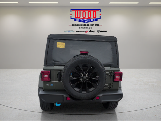 Used 2023 Jeep Wrangler Unlimited Sahara w/ Cold Weather Group AWD/4WD image 7