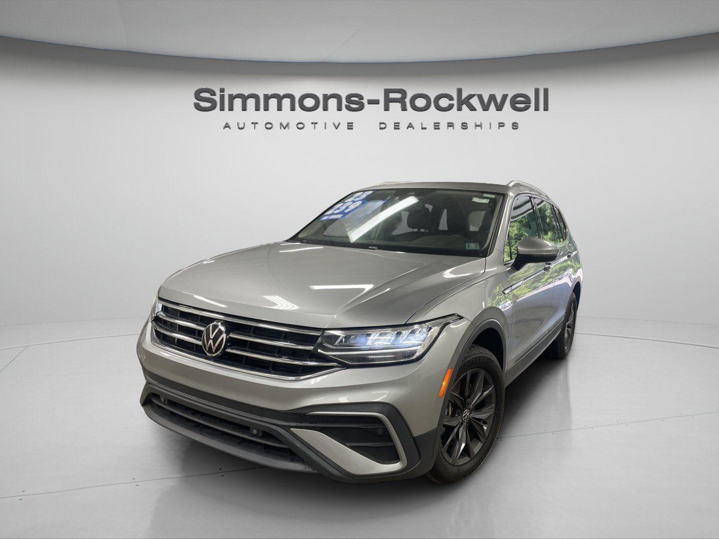 Used 2023 Volkswagen Tiguan SE w/ Panoramic Sunroof Package