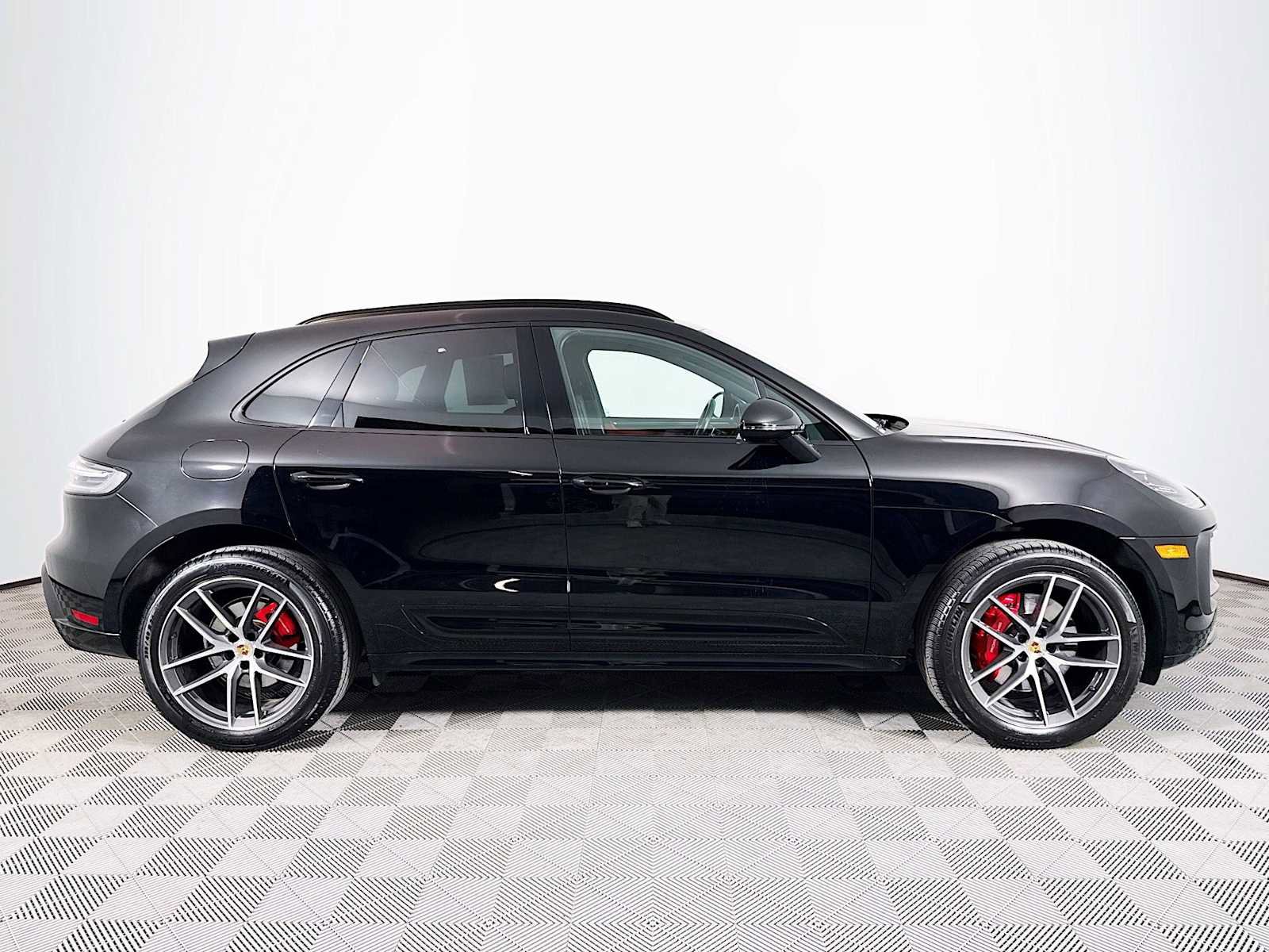 Used 2024 Porsche Macan S image 4