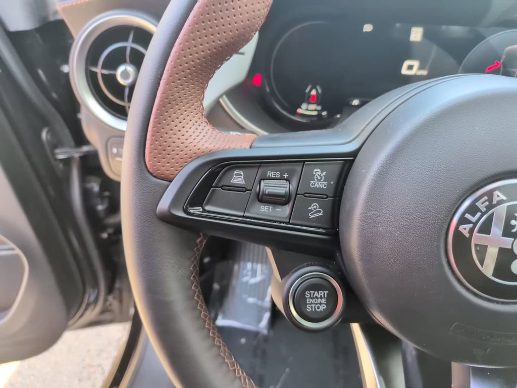 Used 2025 Alfa Romeo Stelvio Sprint image 24