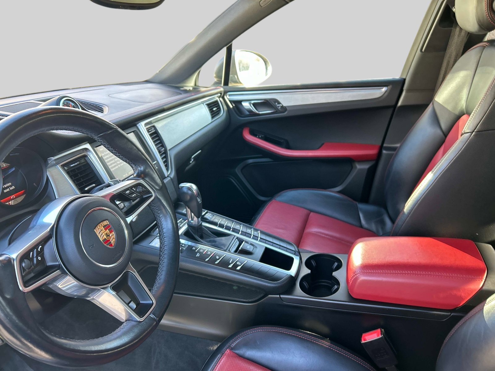 Used 2015 Porsche Macan S image 22